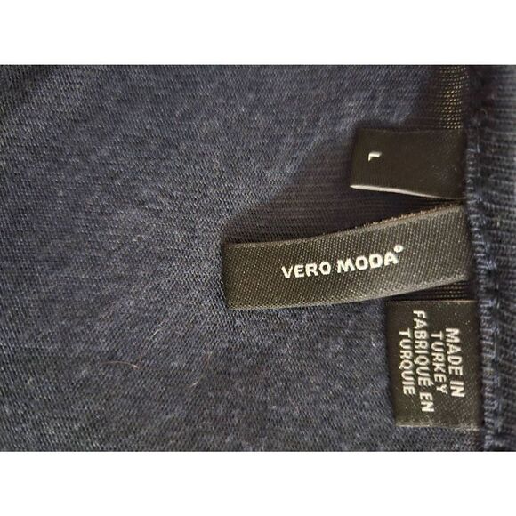 Vero Moda light weight navy blue soft knit top. Size L. - Picture 4 of 4